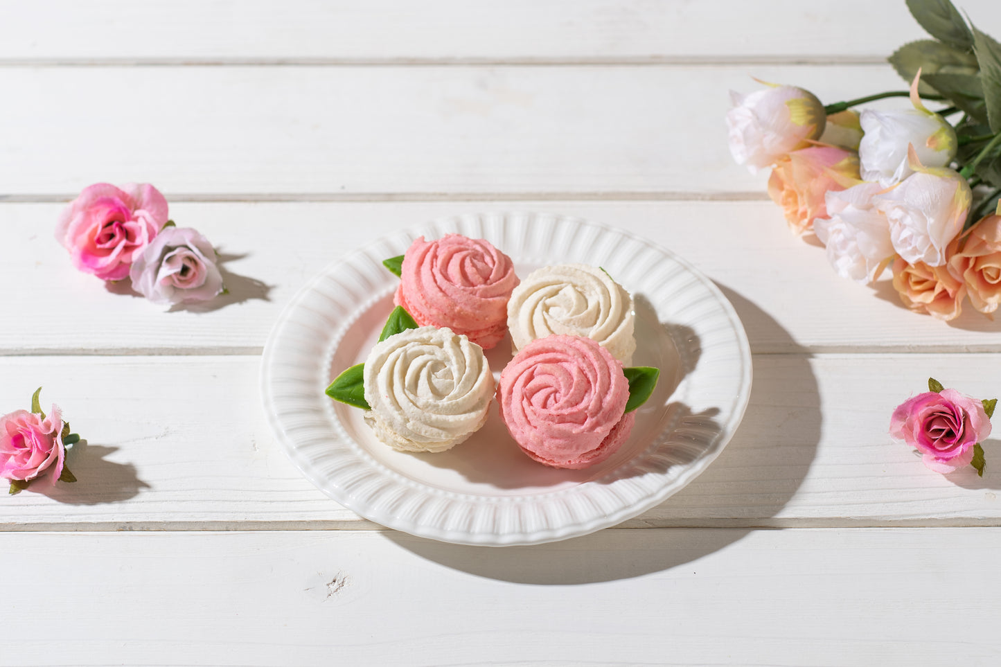 Making rose macarons